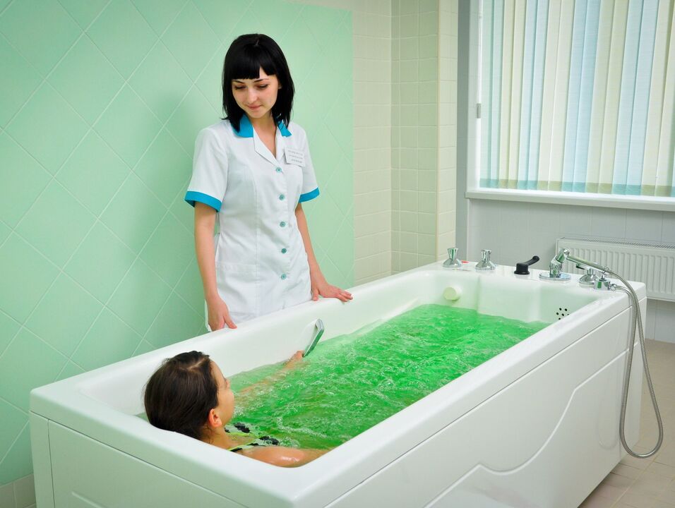 A bath with medicinal herbs will help eliminate worms
