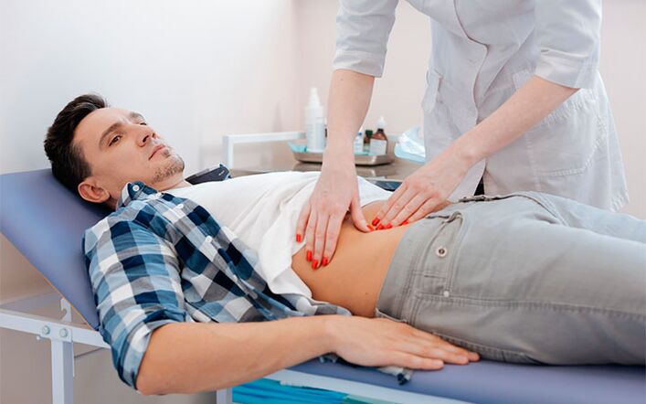 The patient on the examination by the doctor